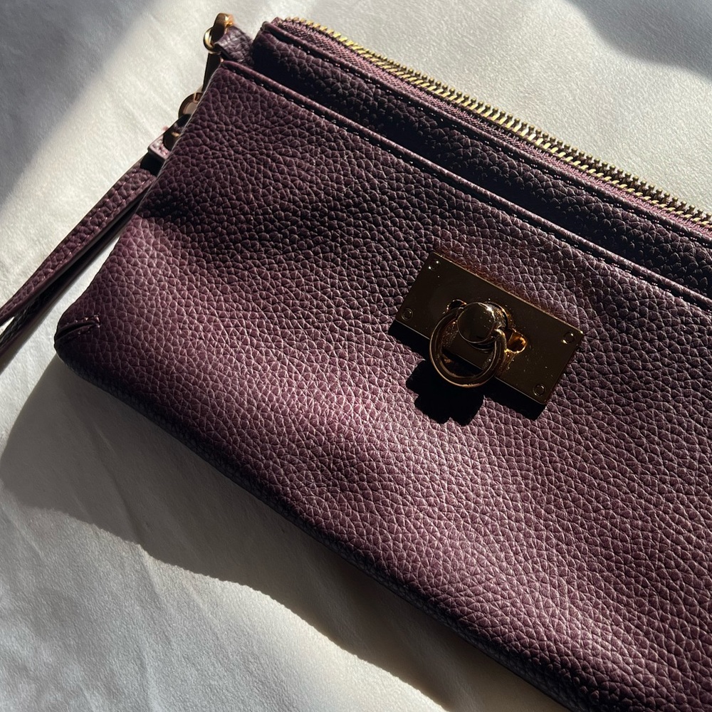 BURGUNDY CLUTCH